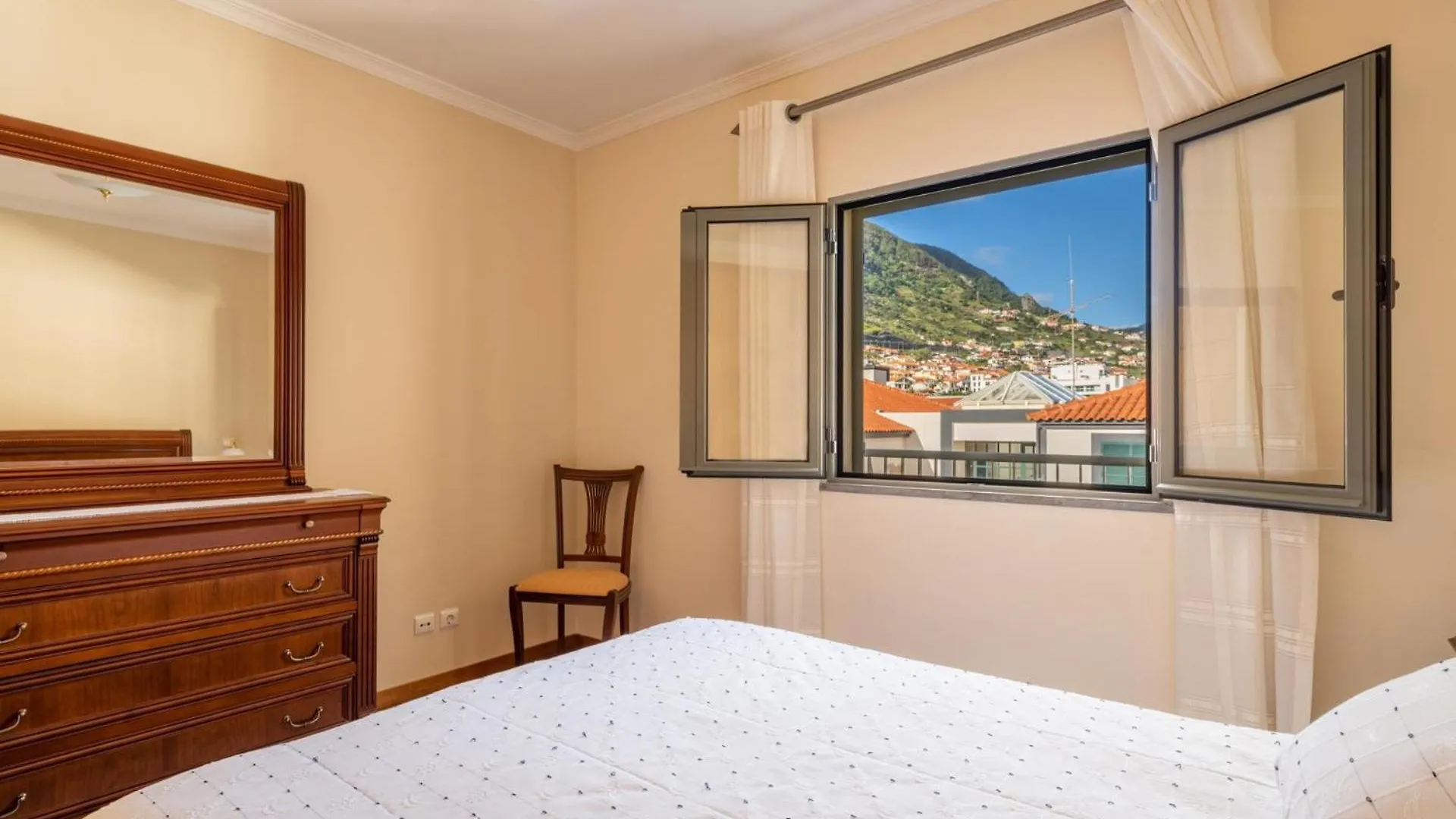 Harmonia Apartment By Atlantic Holiday Machico  Machico (Madeira)